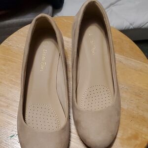 Dream Pairs Women's Beige Loafers